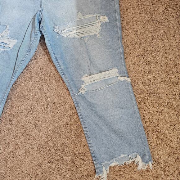 American Eagle Curvy Mom Jeans Womens 22 Light Blue Denim Stretch Distressed EUC - Picture 6 of 13